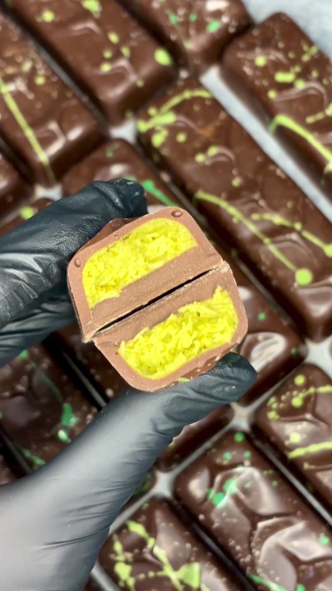 Pistachio Kunafa Chocolate Bar