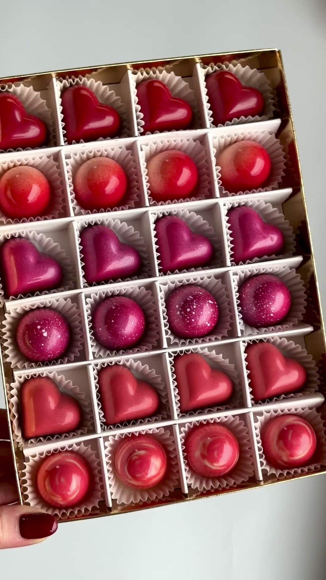 24 Chocolate Valentines Luxury Selection Box